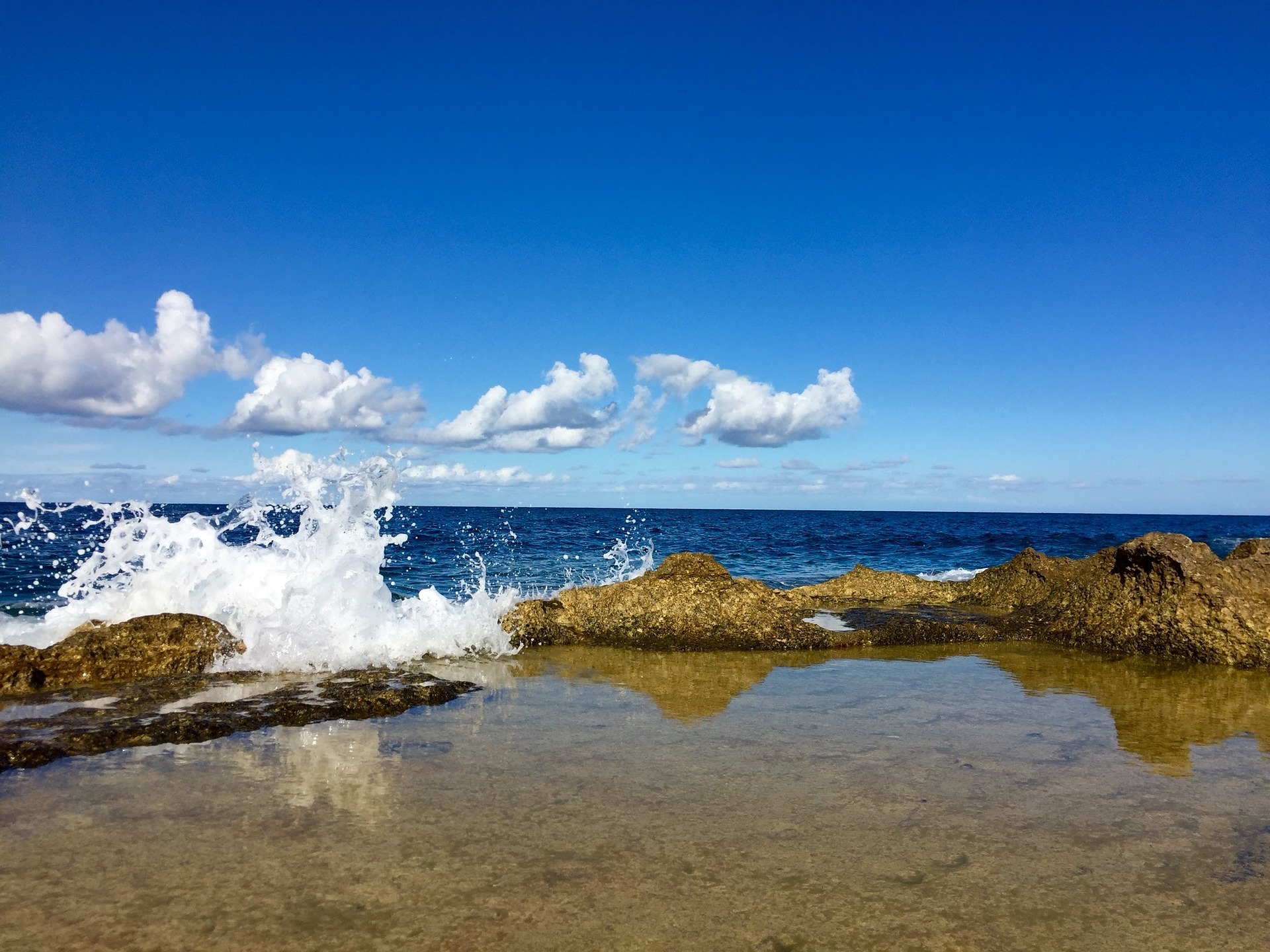 Beach weather. Malta берег с воды. Мальтийский песок.